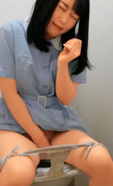 ヒクつくアナルが可愛らしい♡【便所に潜む闇】トイレ盗撮 ガチ排尿ショット80連発